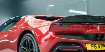 탄소 섬유와 페라리: 왜 탄소 섬유가 사용되나요? Logo