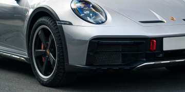 얼음과 눈길을 위한 최고의 겨울 퍼포먼스 자동차 15대 Logo