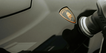 슈퍼카의 페인트를 보호하는 방법 Logo