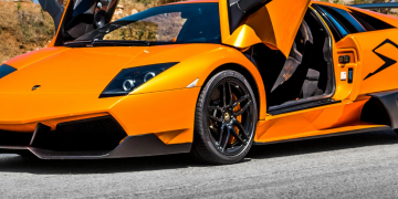 람보르기니 또는 페라리를 영국으로 수입하는 방법 Logo